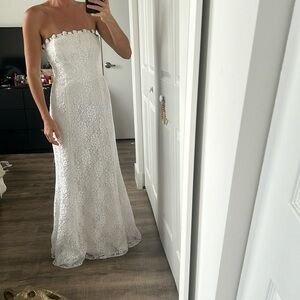 Bari Jay White Lace Wedding Dress
2 flowers missing and need to be cleaned.